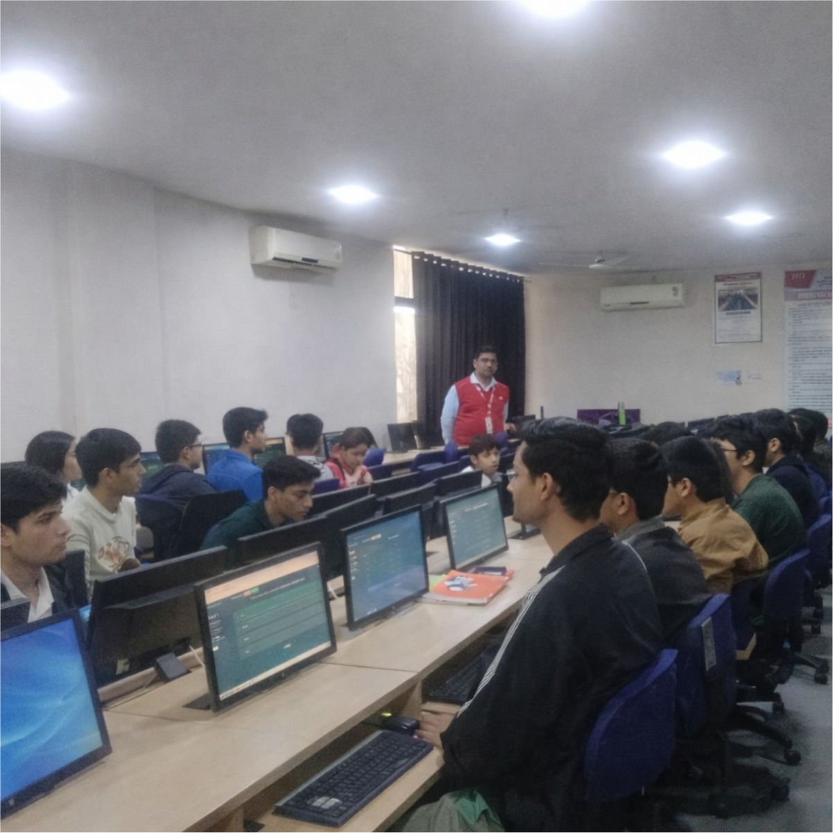 Top Bachelors of Administrative College in Gwalior and Madhya Pradesh Studens