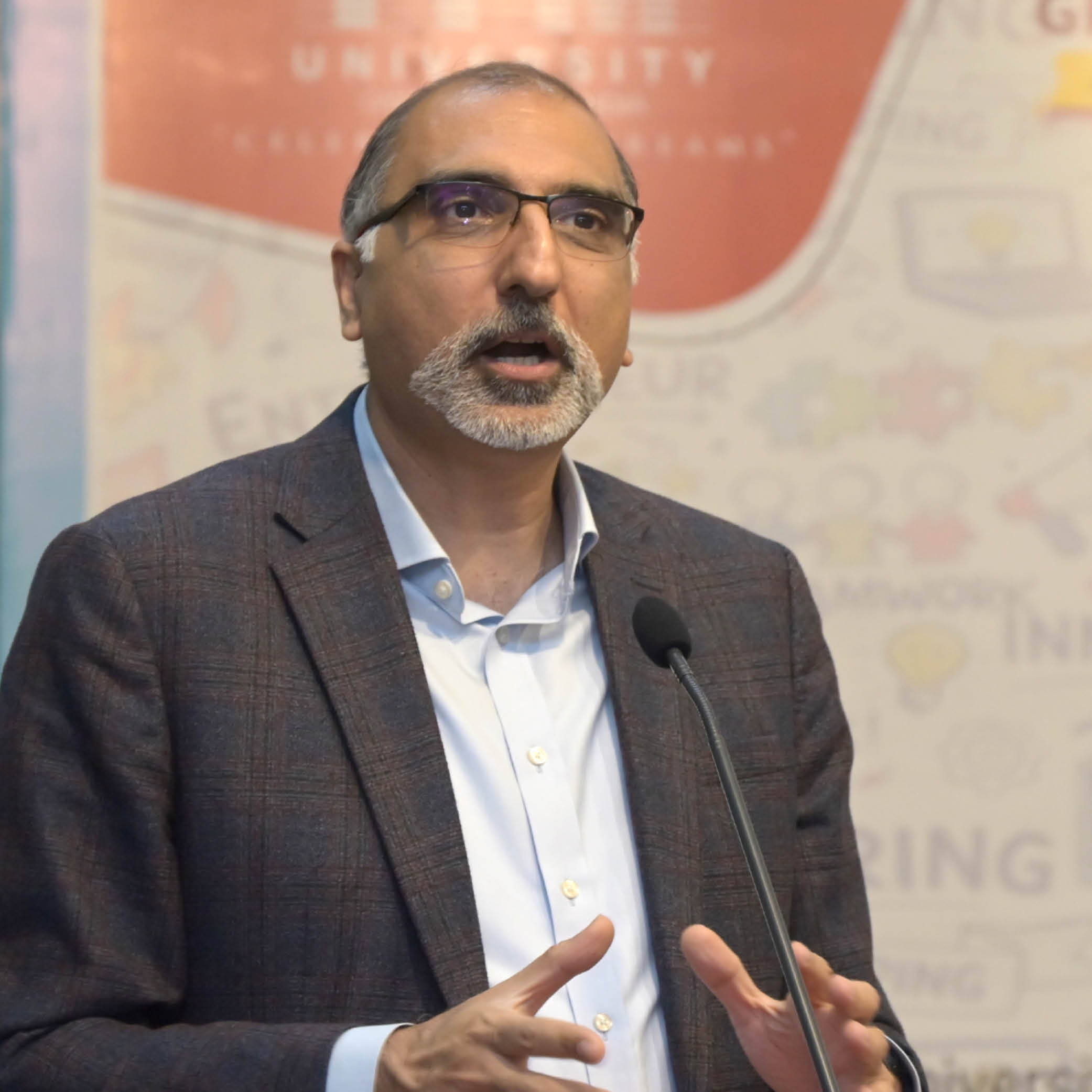 Top Bachelors of Administrative College in Gwalior and Madhya Pradesh Studens